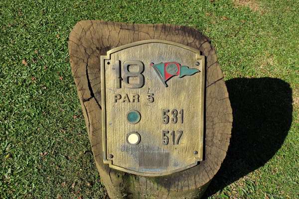 The signalization of the Sao Paulo Clube de Campo golf course.