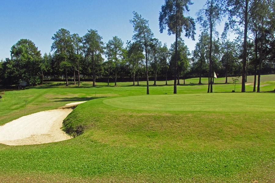 Golf course of the International Clube dos 500 golf club in Guaratingueta.