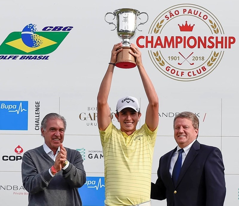 Nicolas Echavarria is the winner of the PGA Latinamerica golf tournament in the Golf Club in Sao Paulo. The Brazilian Rafa Becker made six birdies and no bogey.